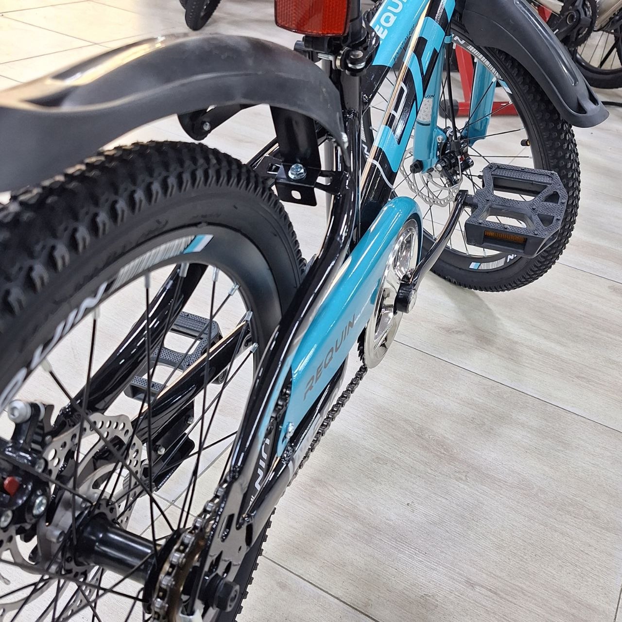 دراجة هوائية جبلية QUN للشباب بتصميم رياضي وفرامل قرصية | QUN Mountain Bike with Sport Design &amp; Disc Brakes