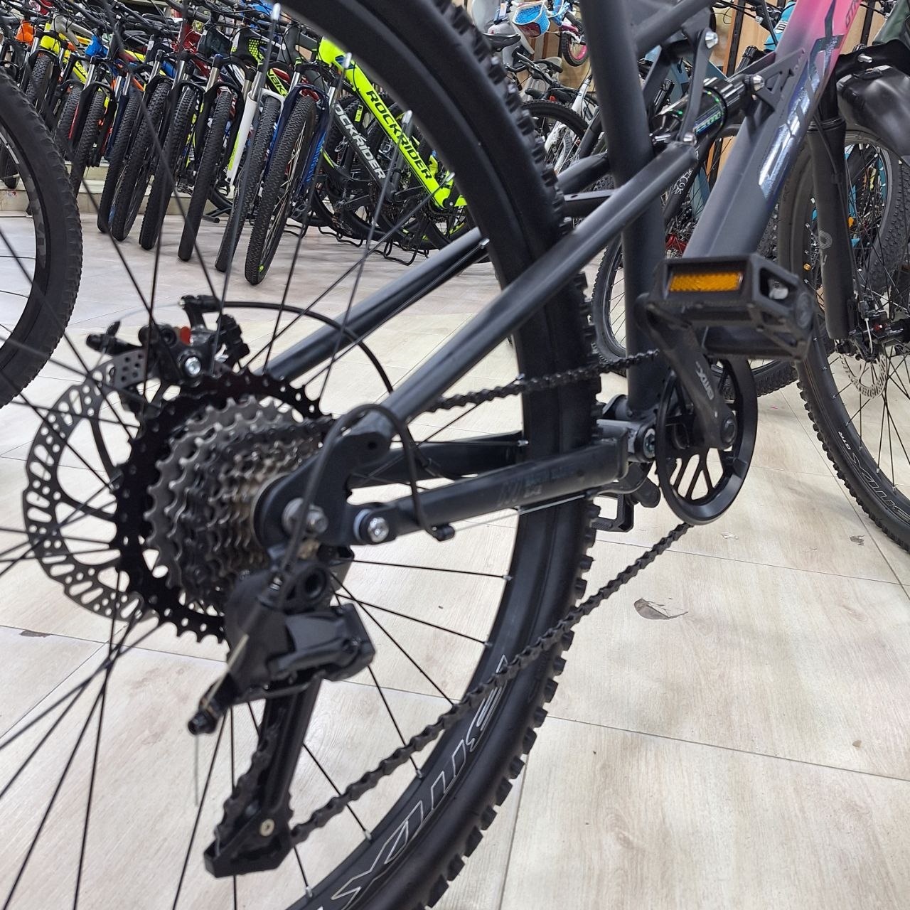 دراجة هوائية BIX للشباب والكبار مقاس 26 بتصميم جبلي وفرامل قرصية | BIX 26” Mountain Bike with Disc Brakes