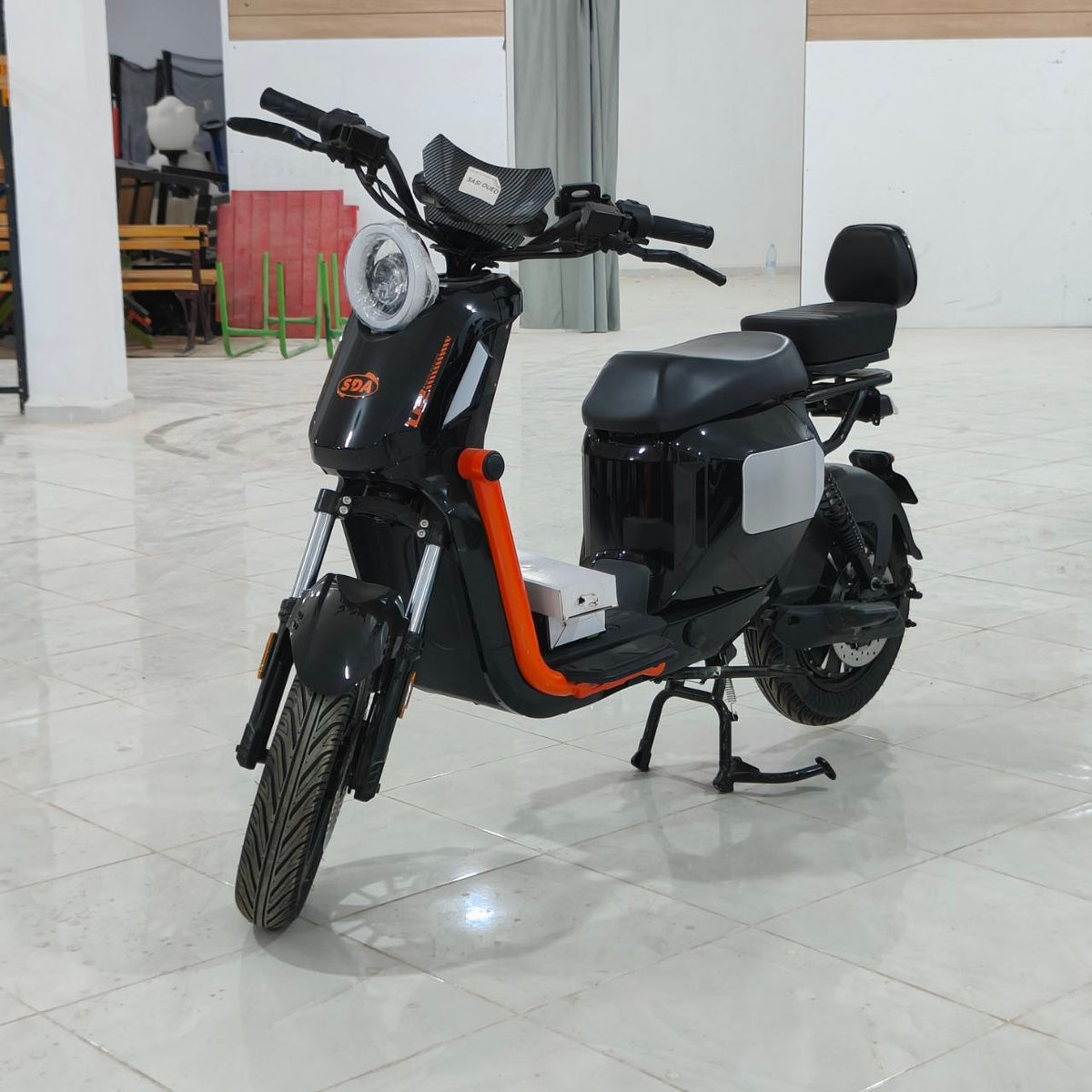 دراجة كهربائية SDA U2 — أسود وأبيض | SDA U2 Electric Scooter
