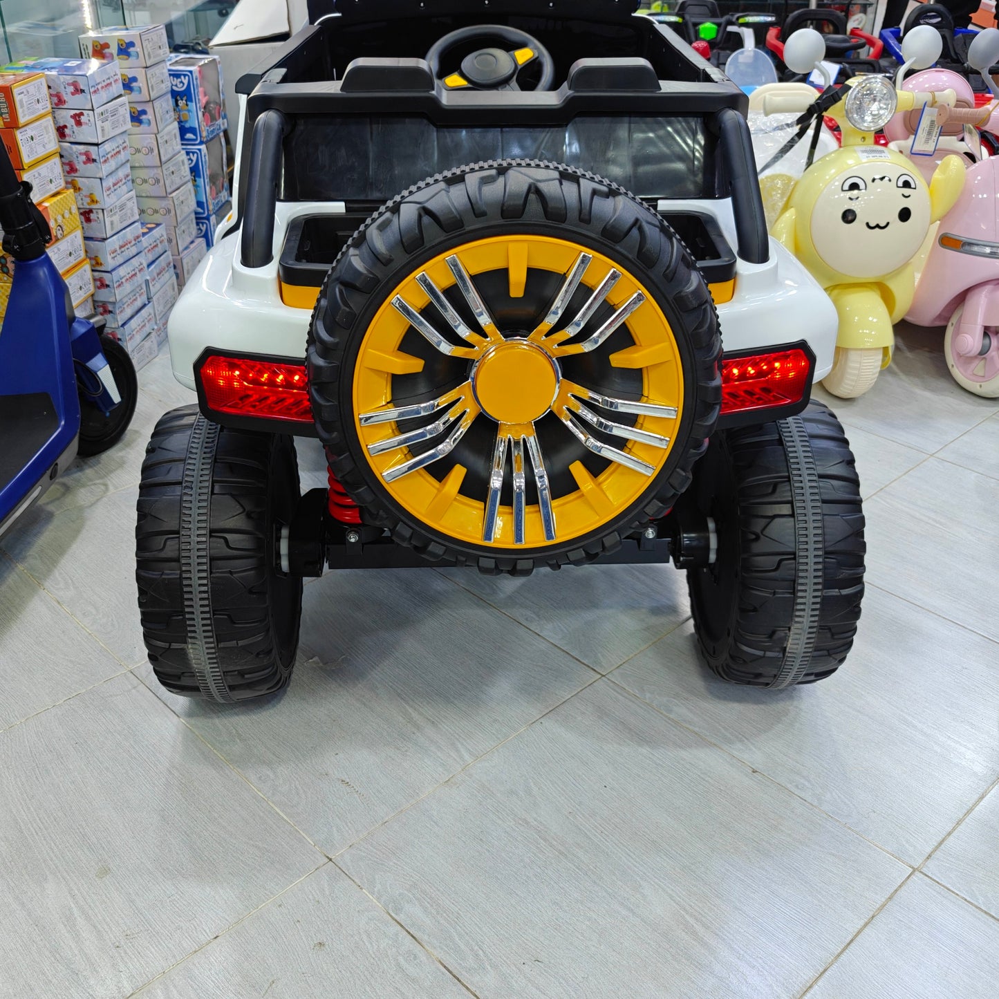 سيارة جيب كهربائية للأطفال BETTER 4x4 | BETTER 4x4 Kids Electric Ride-On Jeep