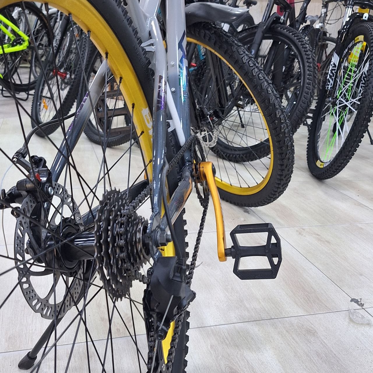 دراجة هوائية GTR-359 للشباب والكبار مقاس 26 بتصميم جبلي وفرامل قرصية | GTR-359 26” Mountain Bike with Disc Brakes
