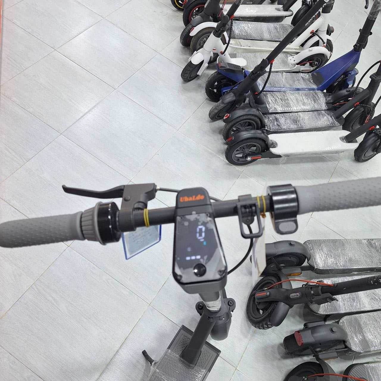 سكوتر كهربائي UBALDO EM11B-1 للشباب والكبار بمحرك 500W وعجلات 10 إنش | UBALDO EM11B-1 Electric Scooter 500W