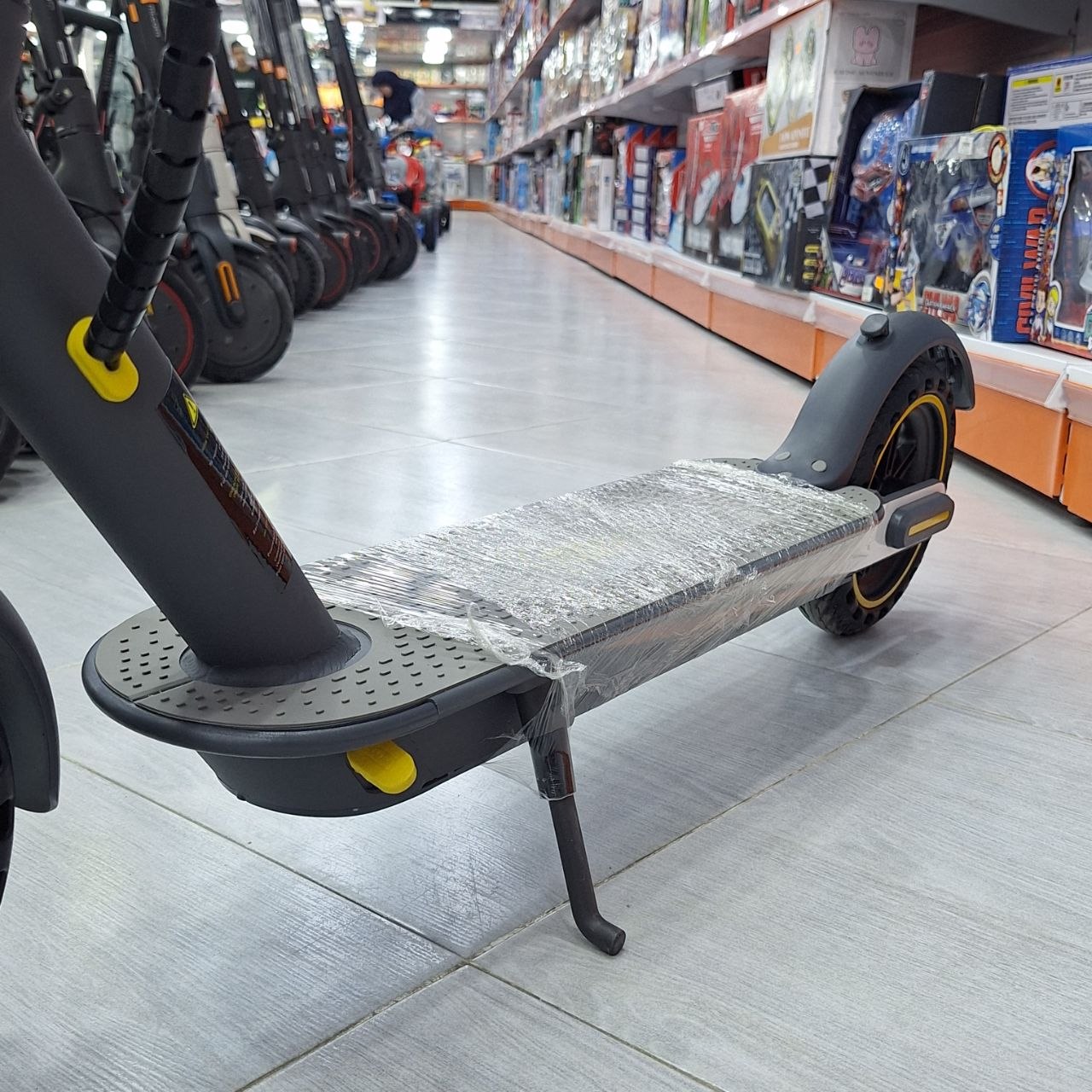 سكوتر كهربائي UBALDO للشباب والكبار بتصميم رياضي قابل للطي | UBALDO Foldable Electric Scooter