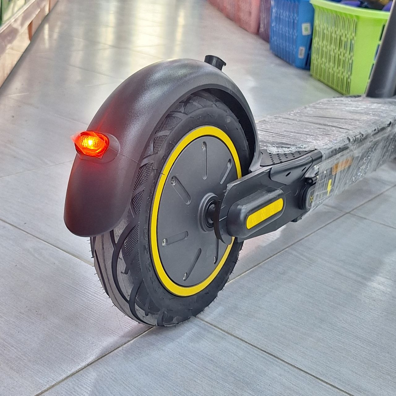 سكوتر كهربائي قابل للطي مع عجلة احتياطية | Foldable Electric Scooter with Spare Tire