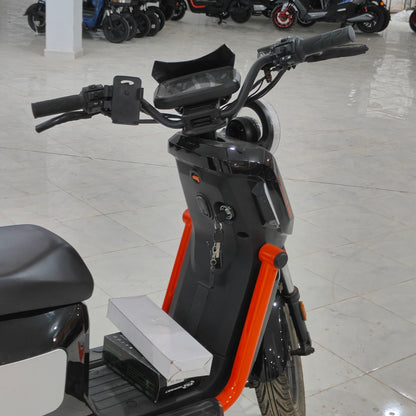 دراجة كهربائية SDA U2 — أسود وأبيض | SDA U2 Electric Scooter