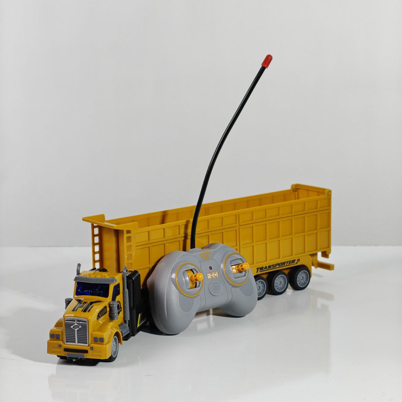 شاحنة E-Engineering Transporter 9  لعبة دفع للأطفال