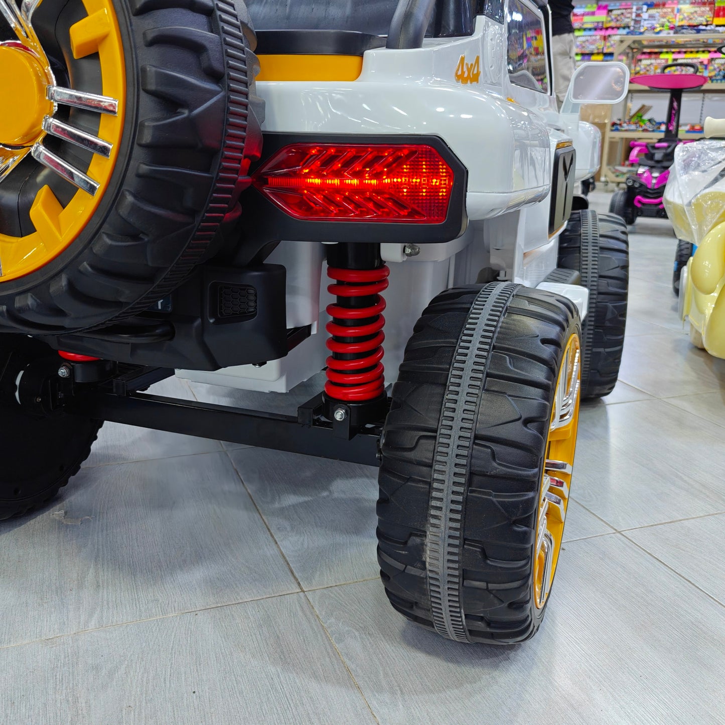 سيارة جيب كهربائية للأطفال BETTER 4x4 | BETTER 4x4 Kids Electric Ride-On Jeep