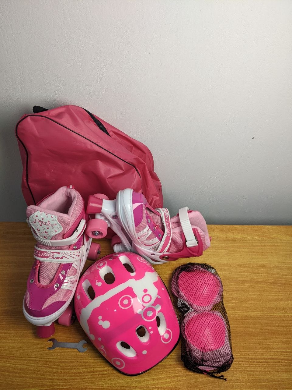 طقم تزحلق باور سوبرب وردي للبنات مع خوذة وواقيات وحقيبة | Power Superb Pink Roller Skates Set for Girls