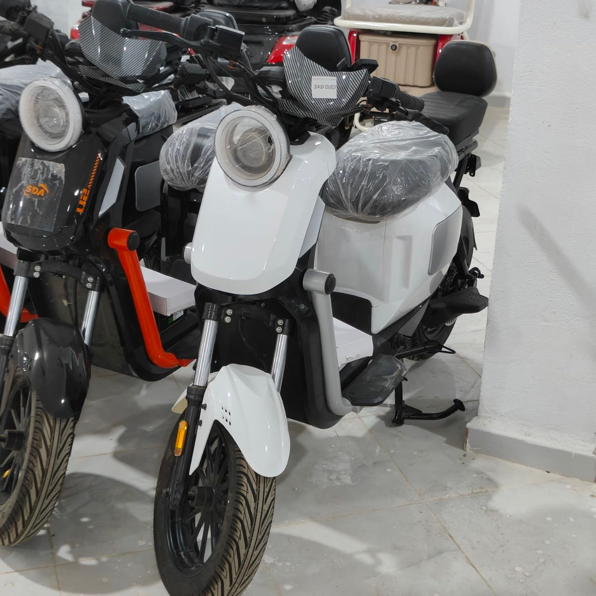 دراجة كهربائية SDA U2 — أسود وأبيض | SDA U2 Electric Scooter