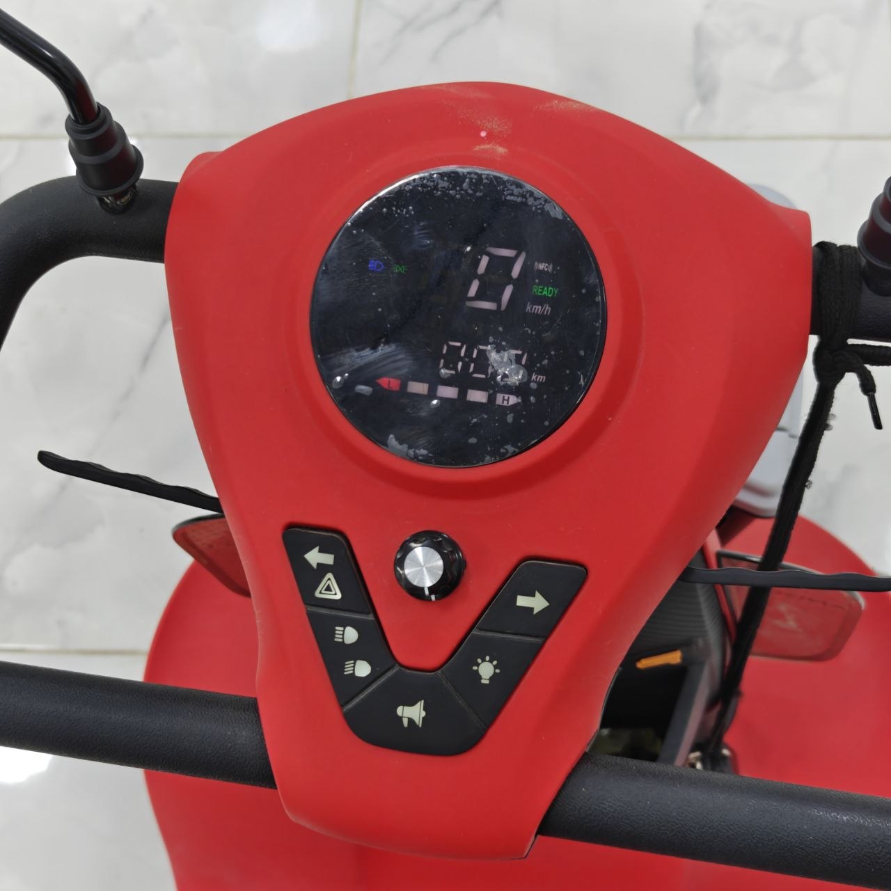 موتو كهربائية NIU Scooter Angel – سكوتر كهربائي مريح وعملي الخيار المثالي للتنقل اليومي بكل راحة، أمان، واستقلالية أكبر