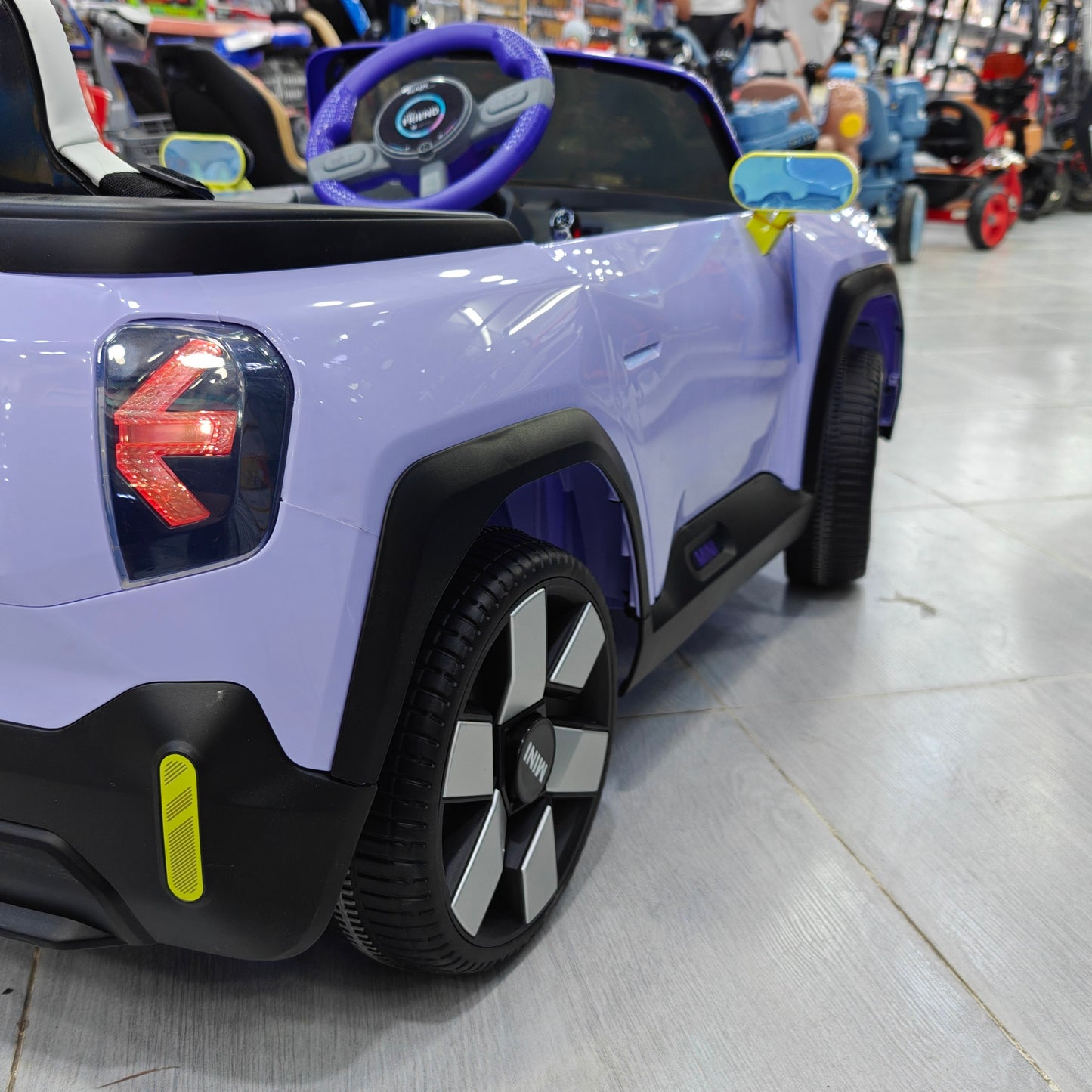 سيارة MINI Aceman كهربائية للأطفال | MINI Aceman Kids Electric Ride-On Car
