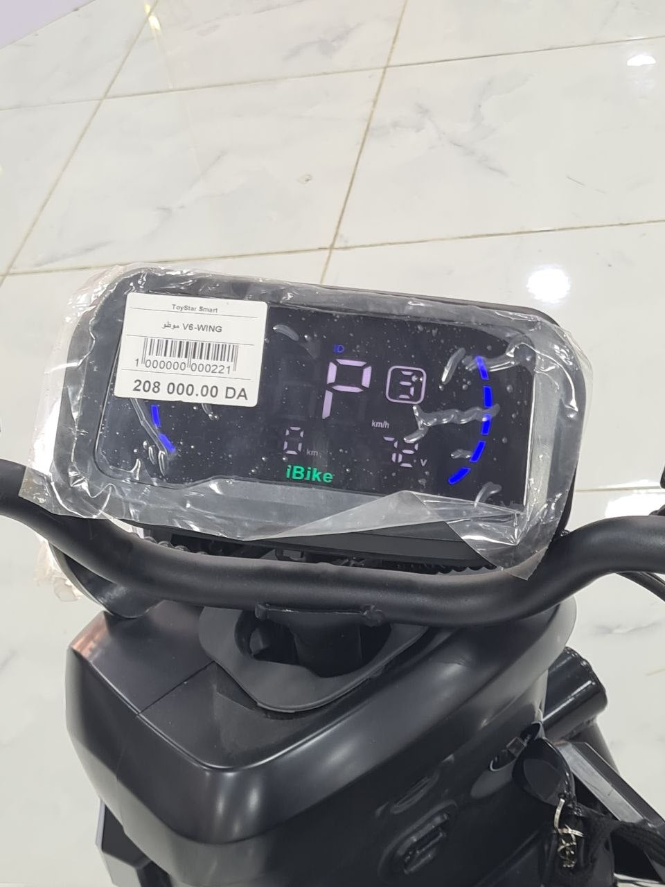 موطو كهربائية V6 للكبار بتصميم عصري ومصباح LED | V6 Electric Scooter for Adults with LED Headlight