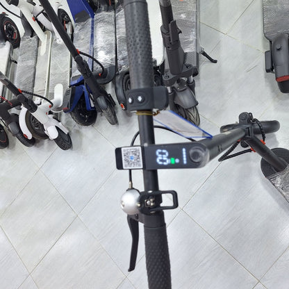 سكوتر كهربائي أسود قابل للطي للشباب والكبار بتصميم رياضي | Black Foldable Electric Scooter for Youth &amp; Adults