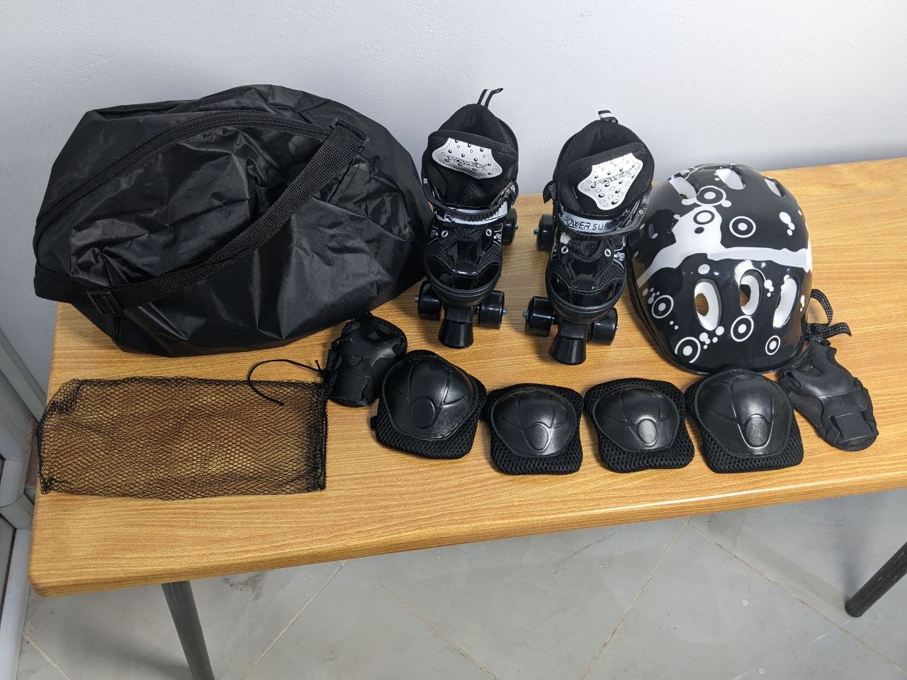 طقم تزحلق باور مع خوذة وواقيات وحقيبة | Power Roller Skates Set with Helmet & Protective Gear