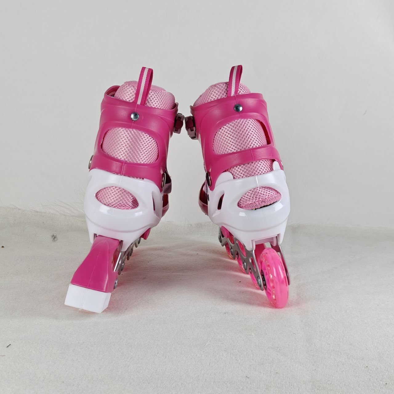 • حذاء التزلج للأطفال والكبار – رولر سكايت قابل للتعديل | Adjustable Inline Skates خيار رائع لعشاق الحركة، الرياضة، والمرح في الهواء الطلق