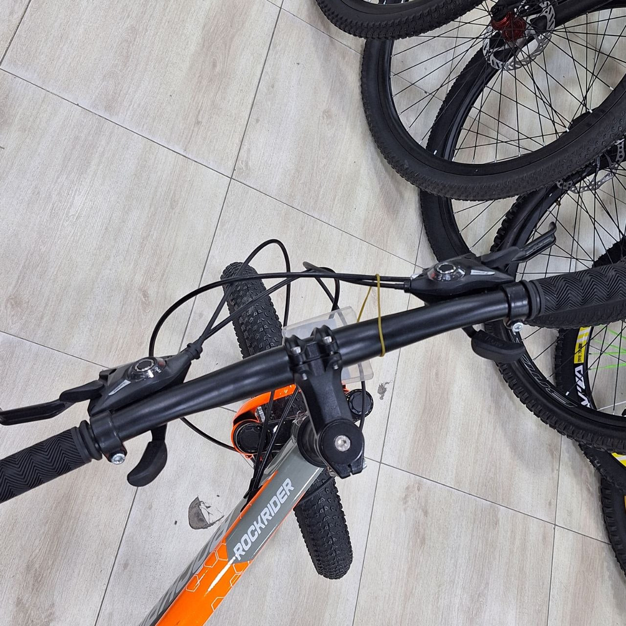 دراجة هوائية ROCKRIDER M1 للأطفال والشباب مقاس 20 بتصميم رياضي وفرامل قرصية | ROCKRIDER M1 20” Sport Bike for Kids &amp; Youth