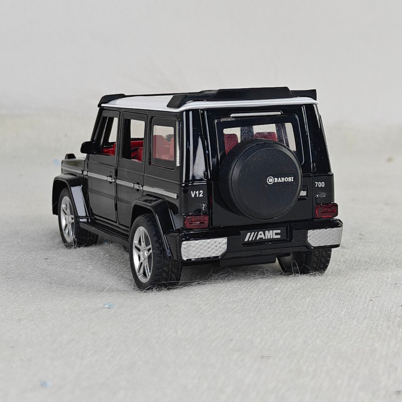 سيارة دفع رباعي للأطفال – Toy SUV Car / Luxury 4x4 Model لعبة أنيقة ومميزة لعشاق السيارات الفخمة والتفاصيل الواقعية
