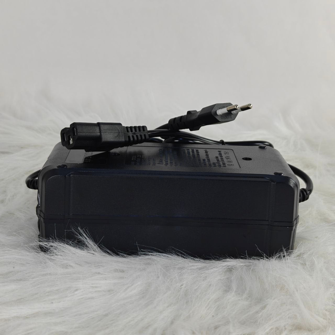 بطارية ذكية مع شاحن 72V 32Ah – Smart Battery Charger OG 72V32Ah الخيار المثالي لمستخدمي الدراجات والسكوترات الكهربائية الباحثين عن أداء قوي واستعمال موثوق