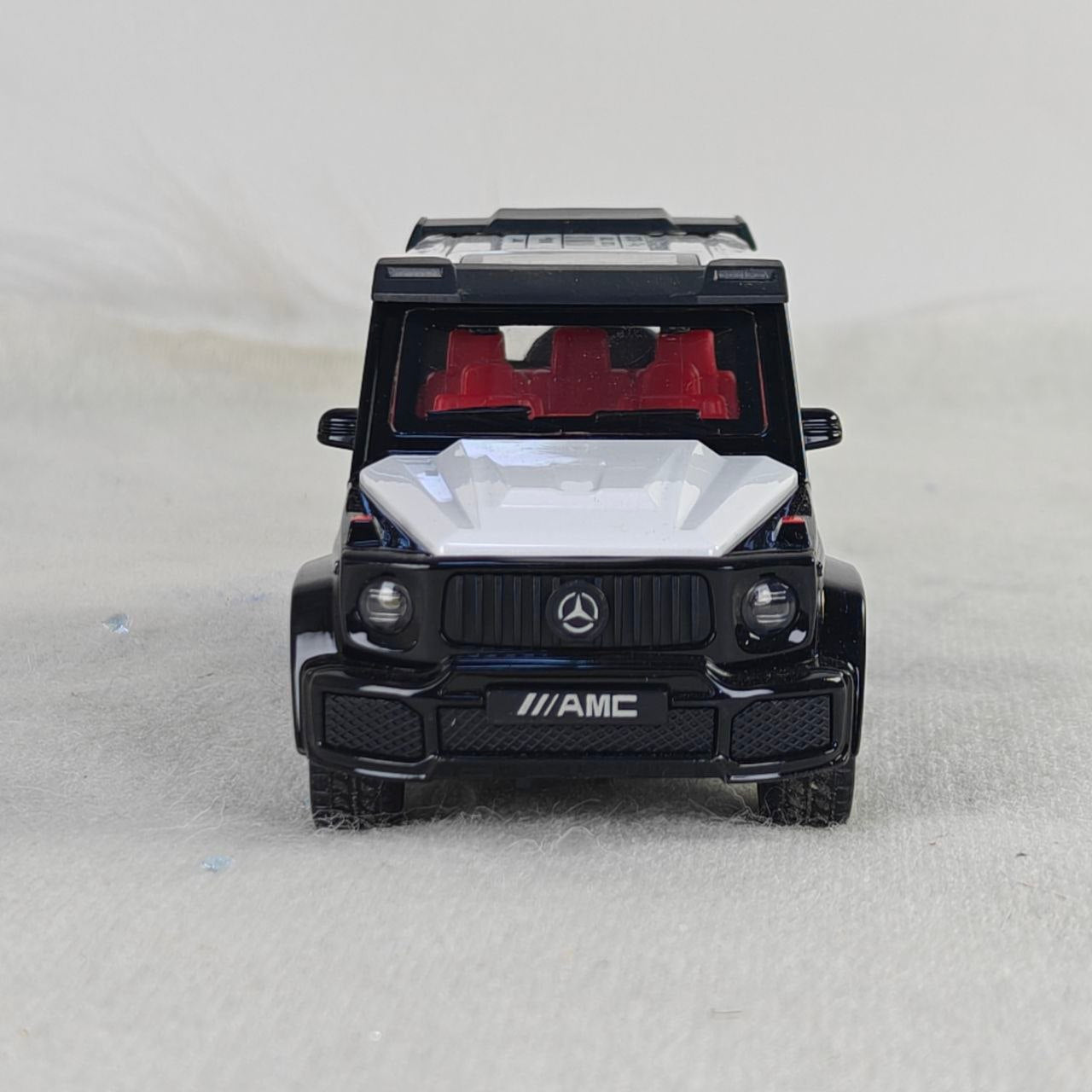 سيارة دفع رباعي للأطفال – Toy SUV Car / Luxury 4x4 Model لعبة أنيقة ومميزة لعشاق السيارات الفخمة والتفاصيل الواقعية